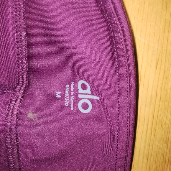 ALO Yoga Women's Pink Shorts - Picture 2 of 3